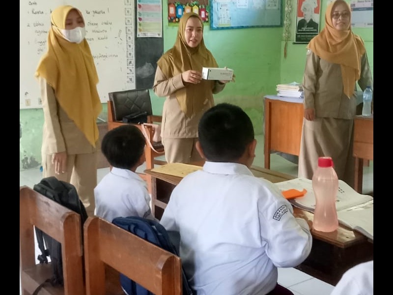 PEMBERIAN OBAT CACING DARI PUSKESMAS KENDIT